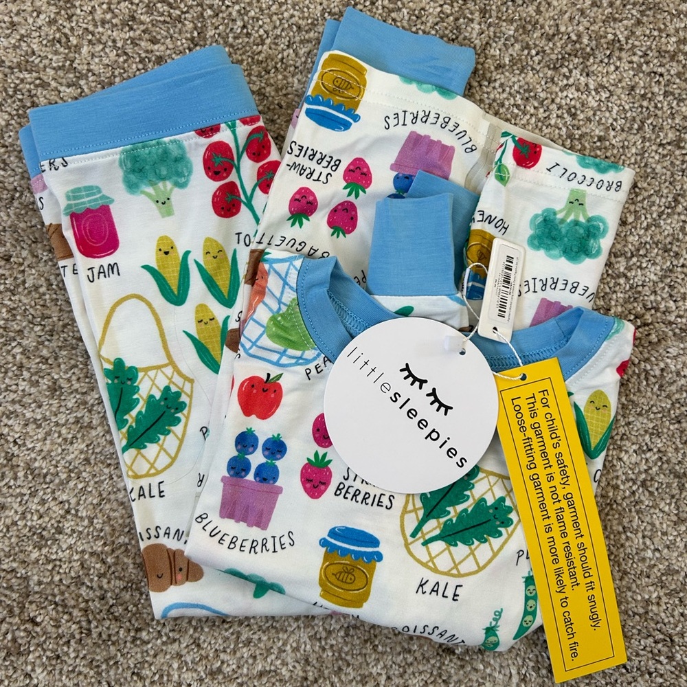 🍓 Little Sleepies “Farmers Market” Two-Piece Pajama Set – 3T – NWT 🥕